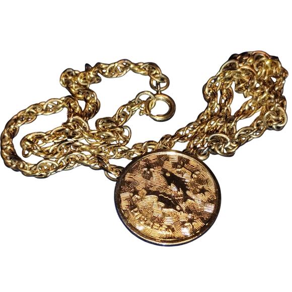 Vintage Sarah Coventry Pisces Zodiac Pendant Necklace Gold Tone Signed - Picture 1 of 2